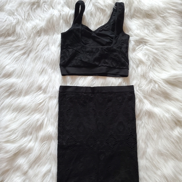 MATCHING SET!! 👗 LITTLE BLACK TOP AND SKIRT - Picture 2 of 2